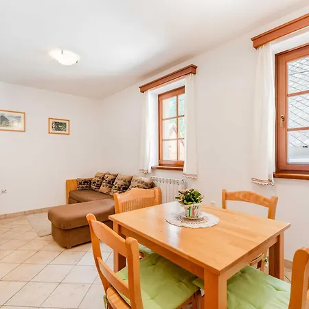 Lägenhet Apartma Miranda *