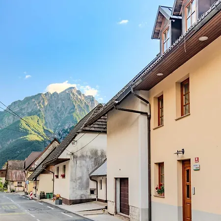 Apartma Miranda דירה לוג פוד מנגרטום