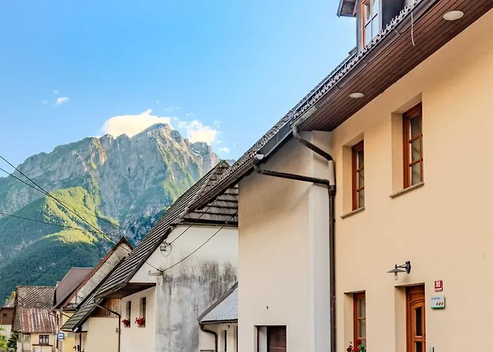 Apartma Miranda Appartamento Log pod Mangartom