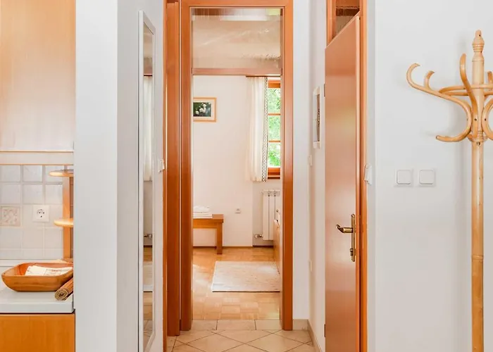 Apartma Miranda شقة